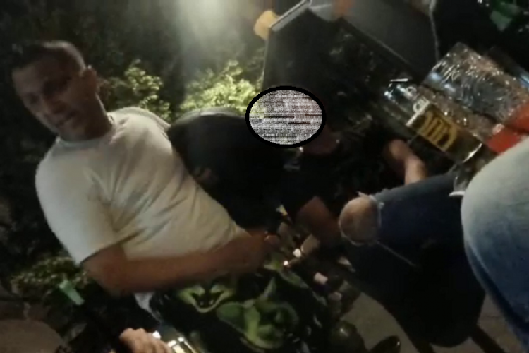 Clujeni amenințați cu cuțitul la o terasă din Piața Unirii, de un bărbat care căuta droguri: În trei minute te tai - VIDEO