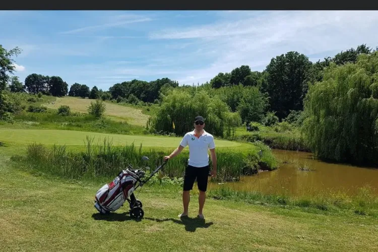 În pandemie, conducerea Sălii Polivalente Cluj nu a cumpărat doar haine de lux, ci și ”articole sportive” de la o firmă care vinde crose de golf - FOTO