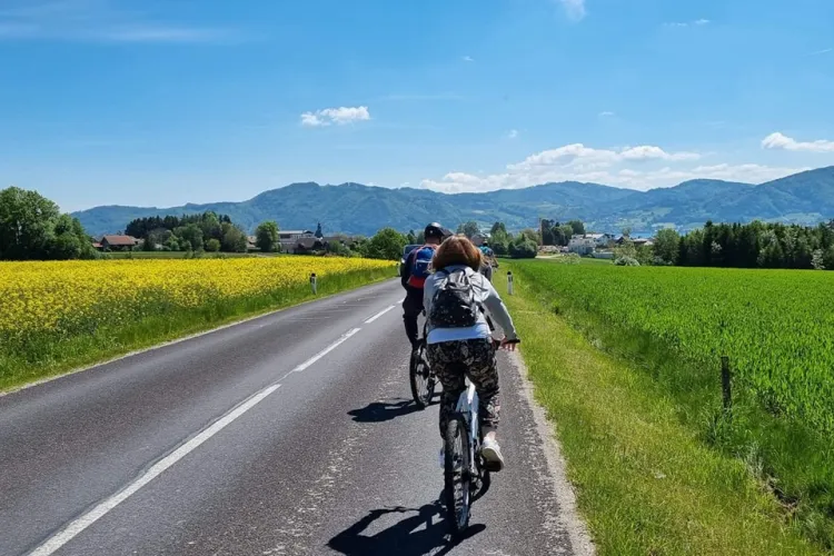 Clujeni în excursie în Austria: Ți se cere test COVID sau vaccin la fiecare terasă - FOTO   