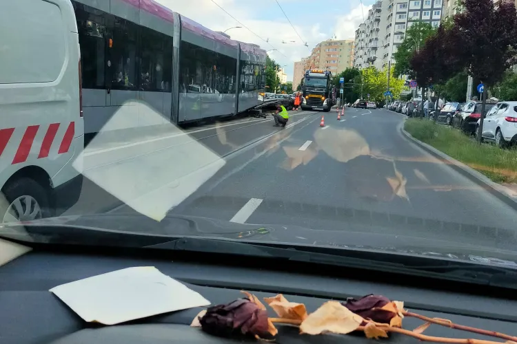 Un nou tramvai MOV a ajuns la Cluj. În 2021 sunt livrate 12 tramvaie noi - FOTO