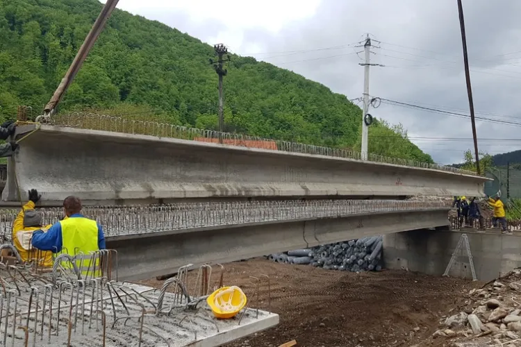 Lecție pentru Cluj! Bolojan a dat afară 80 de bugetari și, din economii, a finanțat un pod