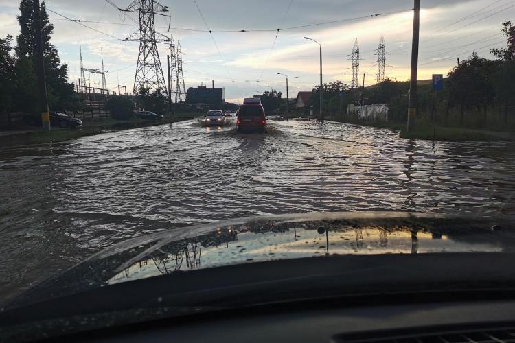 Lac pe Bulevardul Muncii din Cluj-Napoca, după o rupere de nori - VIDE