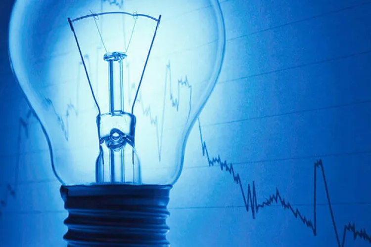 Consumatorii de energie electrică care nu au trecut pe piața liberă vor plăti facturi mai mari cu până la 13% din 1 iulie