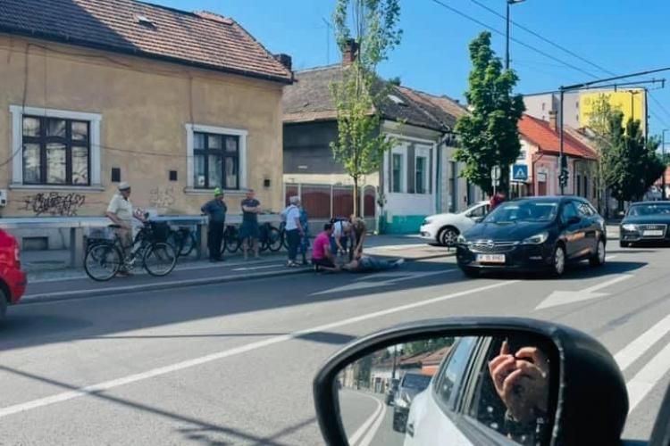 Biciclist lovit pe Moților, la ieșire de pe pista de bicicliști - FOTO