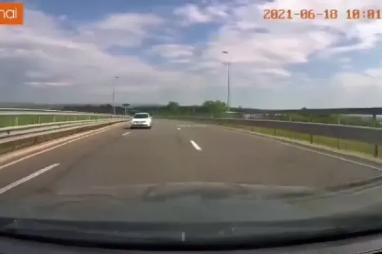 Mașină pe contrasens pe Autostrada Transilvania. Pericol public - FOTO