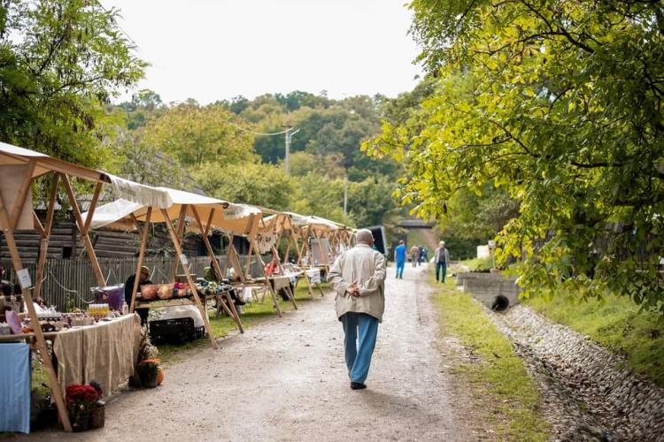 Târg al meșterilor populari la Parcul Etnografic din Cluj-Napoca