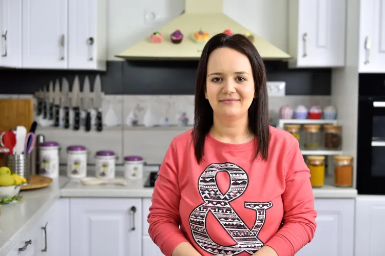 Care este numele real al Jamilei. Ce scrie în buletinul tinerei care i-a cucerit pe români cu rețetele ei