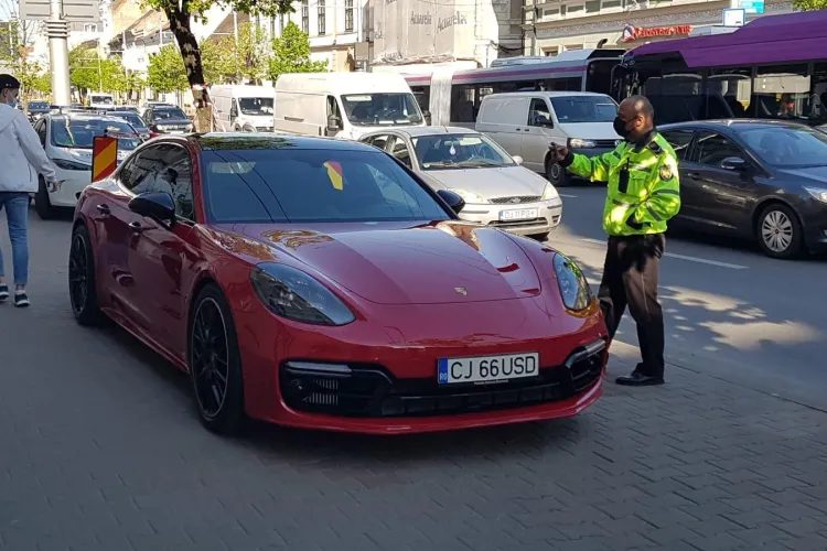 Poliția locală Cluj-Napoca, ironizată de un fost șef din Poliția Cluj: E jenant să îi vezi cu haine de polițiști. Să scrie pe ei ”PARKING”