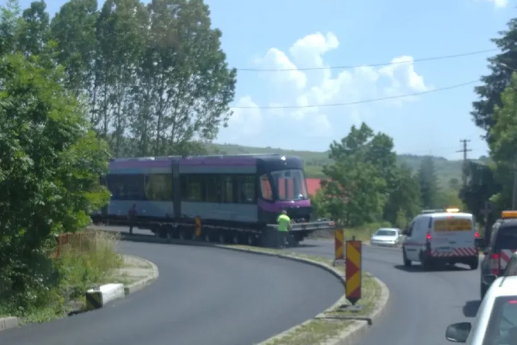 Un tramvai MOV a blocat DN1 E60 între Huedin și Cluj, la Păniceni - FOTO