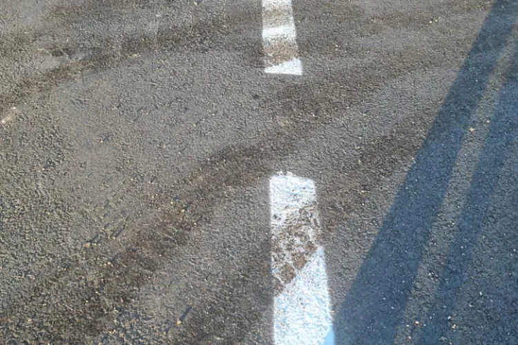 Șofer nesimțit așteptat să achite refacerea marcajelor rutiere în Chinteni - FOTO   