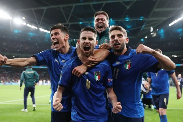  Italia este prima finalistă de la EURO 2020, după ce a învins Spania la lovituri de departajare 