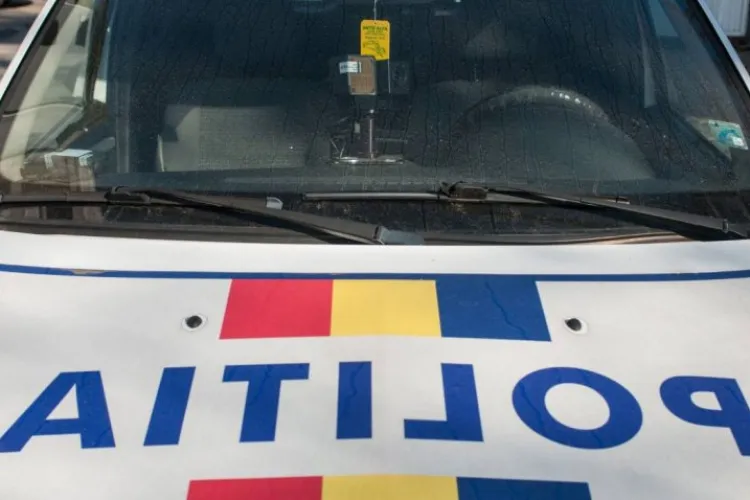 Tânăr drogat a lovit cu mașina doi adulți și doi copii, pe trotuar, după care a fugit de la locul accidentului