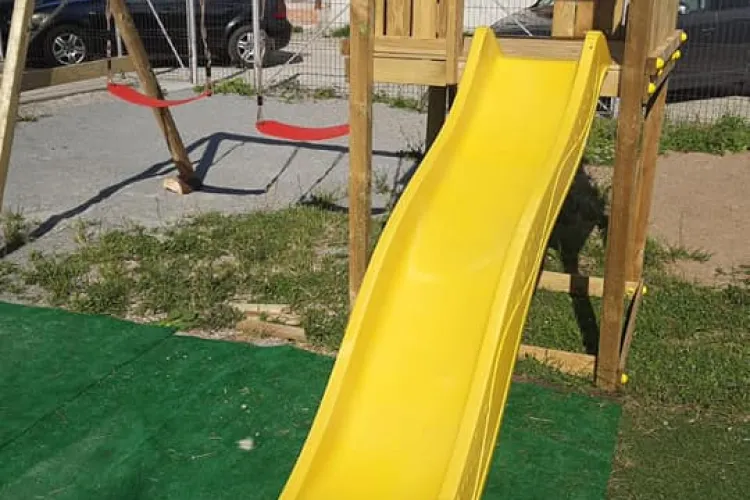 Oamenii din Huedin dotează parcurile din localitate, în locul primarului Mircea Moroșan (PNL) - FOTO