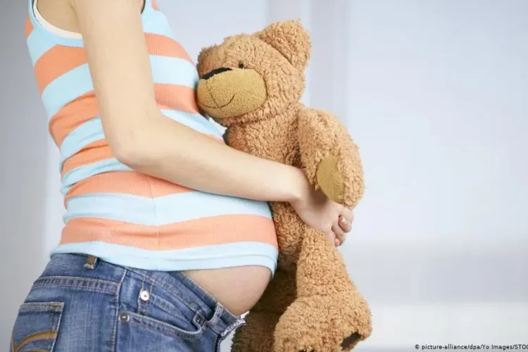 Creștere alarmantă a numărului de gravide minore. Aproape 300 de minore au rămas însărcinate în Cluj, în 2020, din cauza proxeneților