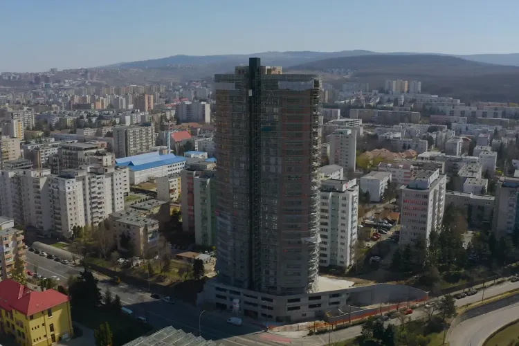 Se vând SCUMP apartamente în turnul din Mănăștur: ”Calea Florești nu a fost pregătită pentru blocul acela” - FOTO