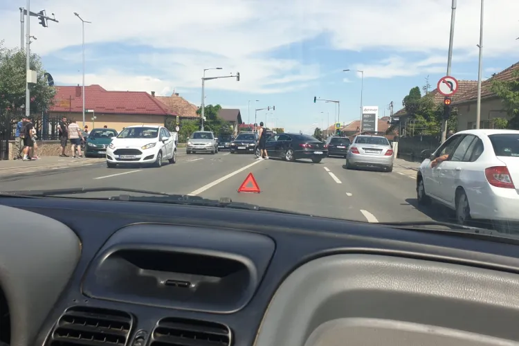 Accident în Florești. Patru mașini s-au lovit. Se circulă greu - FOTO