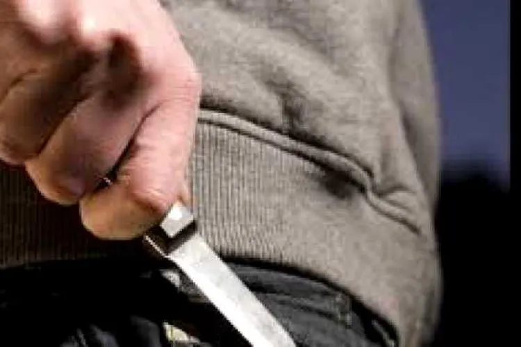 Tânăr înjunghiat în Mănăștur de fostul iubit al prietenei sale, care a venit să se răzbune