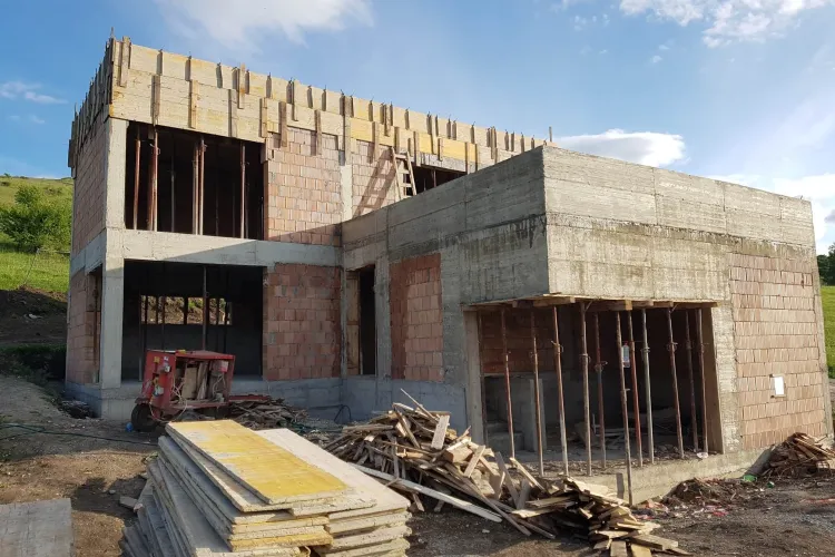 Cluj: Zece indieni care lucrau în construcții, expulzați pentru că nu aveau acte