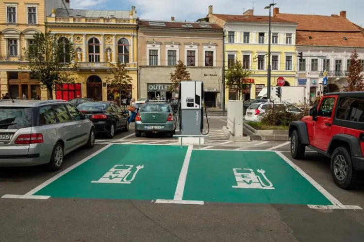 Cluj-Napoca, în topul orașelor din România cu cele mai multe stații de încărcare pentru mașinile electrice