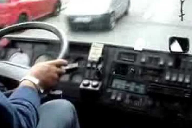 Oamenii din Săvădisla, certați de șoferul autobuzului pe motiv ca ”vorbesc ungurește”. Au voie numai românește   