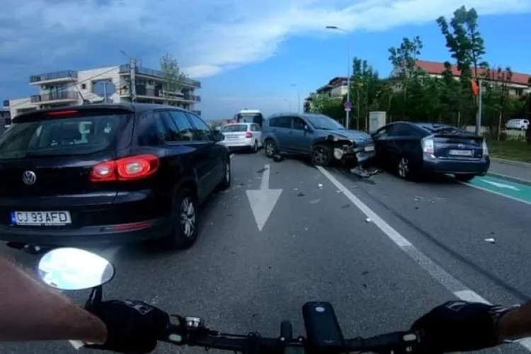 Cluj: Accident în lanț pe strada Bună Ziua! Sunt patru mașini implicate - VIDEO