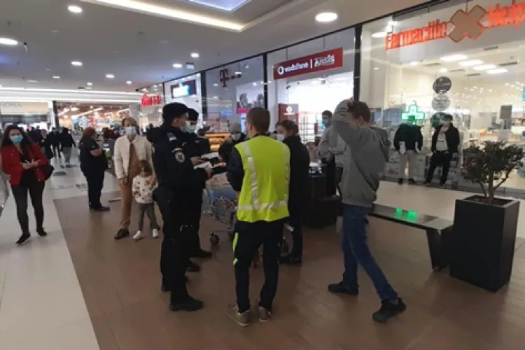 Noi restricții: Dan Barna: Persoanele vaccinate să meargă la mall în weekend, restul, în cursul săptămânii    