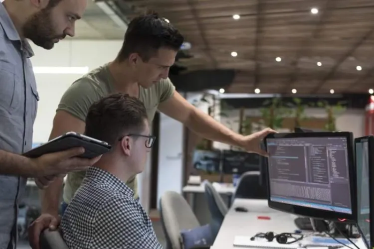 Economistul Andrei Caramitru: La Cluj și București se câștigă 1300 - 1500 de euro. Dacă iei mai puțin, dă-ți demisia 