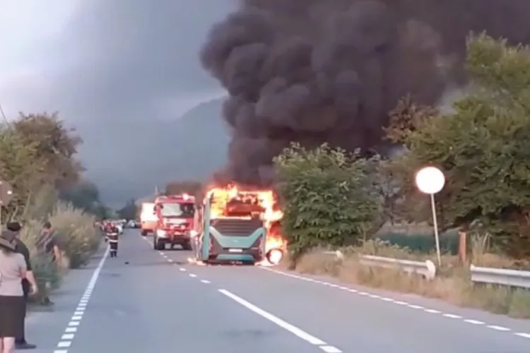Cluj: Un autobuz electric a luat foc - VIDEO