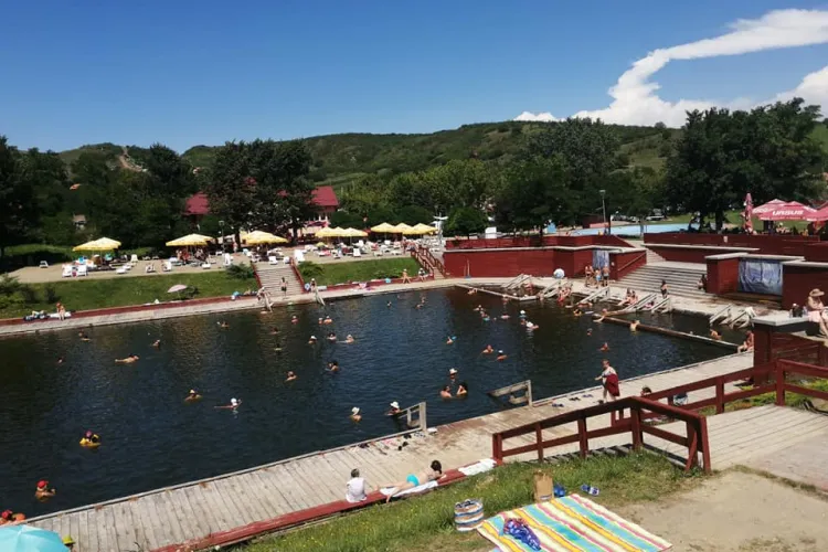 Cojocna, locul unde te poți relaxa la prețuri mici. Se poate merge fie cu mașina, fie cu autobuzul