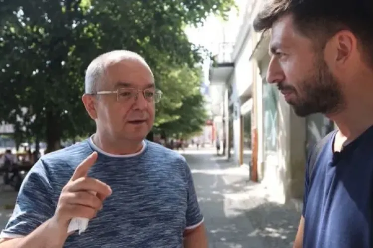 Mircea Bravo l-a întrebat pe Boc dacă se consideră un om bogat. Edilul s-a căutat în buzunare - VIDEO