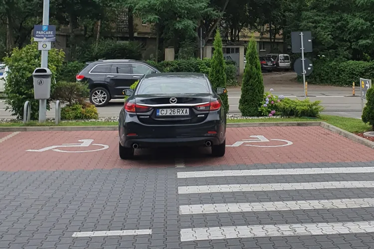 Parcare pe locurile persoanelor cu handicap, la LIDL Gheorgheni, două zile la rând: M-a făcut și frustrat - FOTO   