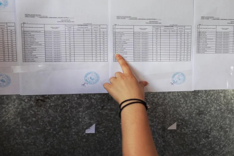 D-le președinte Iohannis, d-le ministru al Educației și d-na director adjunct al Colegiului Gheorghe Lazăr- Să vă fie rușine!