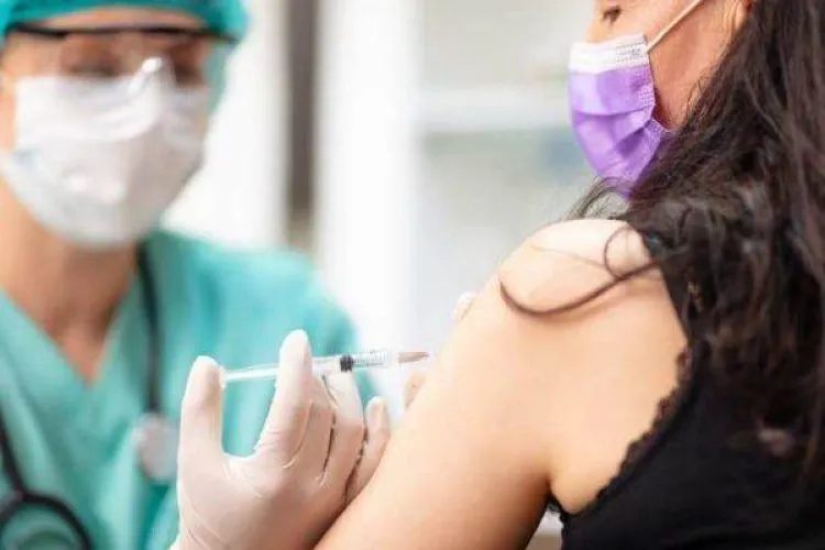 Valeriu Gheorghiță îi îndeamnă pe români la vaccinare: „Rata e mică, suntem expuși în fața valului patru”