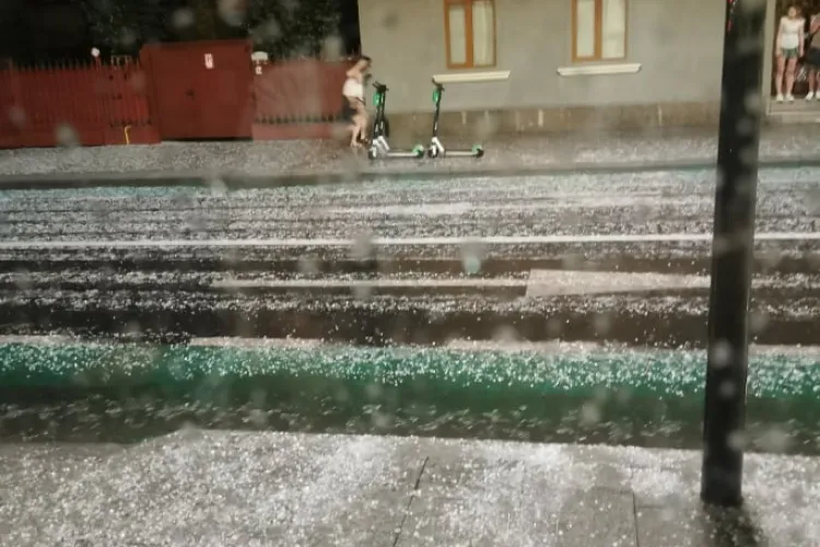 Emil Boc nu a spus încă un cuvânt despre prăpădul de duminică seara. E ocupat cu alegerile din PNL - VIDEO cu furtuna