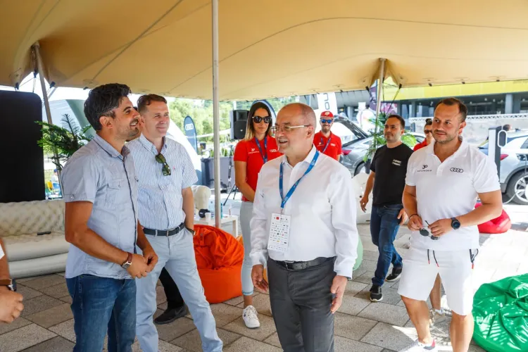 Actorul Bob Rădulescu: ”Domnule Boc, eu ce să fac cu molozul! Nu mai e preluat. Dacă ceva merge bine,  fac ce fac și distrug tăt!”