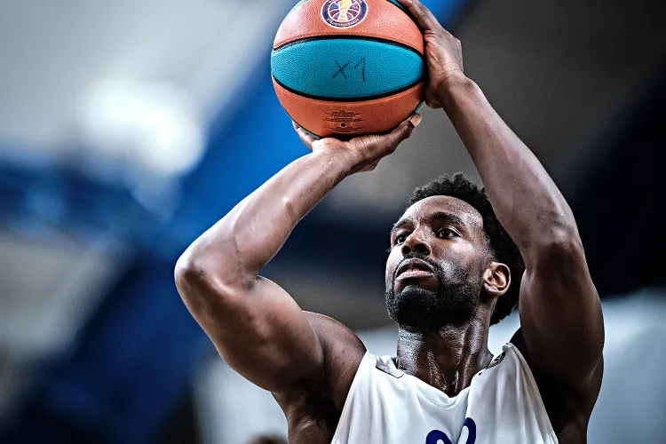 U-BT l-a transferat pe Dustin Hogue, un baschetbalist american care a făcut furori în Grecia  