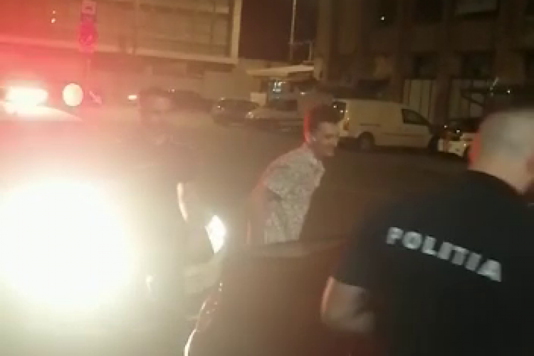 Polițiștii clujeni, acuzați că au folosit FORȚĂ excesivă. Imagini ca în SUA: Taci din gură, nu mai comenta! - VIDEO EXCLUSIV