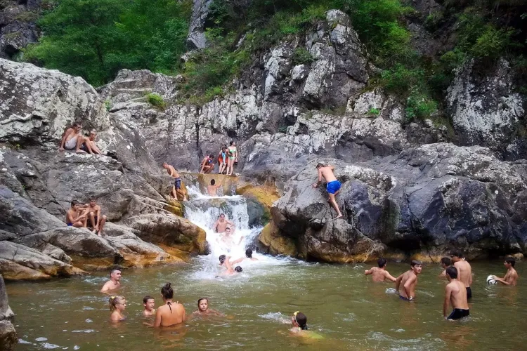 Cascada Ciucaș, loc din Cluj unde te poți scălda în voie. Cum ajungi acolo - FOTO
