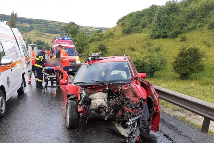 Cluj: Accident în Izvorul Crișului. 2 persoane au fost transportate la spital - VIDEO