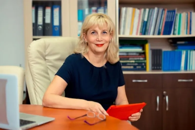 Absolvent de chirurgie de la UMF Cluj, care nu ”a pus mâna pe un pacient!”. Ce spune rectorul Anca Buzoianu - VIDEO