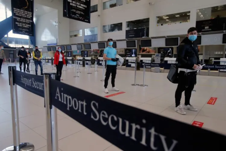 Reguli stricte pentru copiii cu vârsta de peste trei ani, care se întorc în țară din vacanța petrecută într-o țară de pe lista roșie