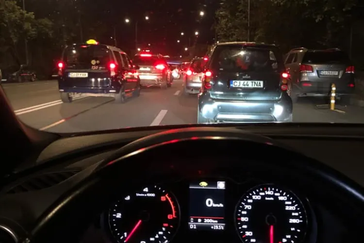 Un șofer mort de beat a blocat Calea Florești, miercuri seara. L-au oprit alți șoferi. Era pericol public - FOTO