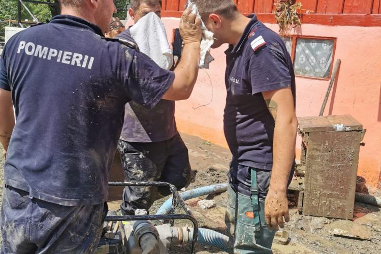 Premierul Florin Cîtu se opreste la Alba in drum spre Cluj, sa vada dezastrul produs de inundatii - FOTO