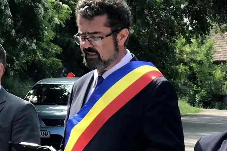 Primarul din Baciu il ironizeaza pe Boc: Unde este trenul metropolitan, unde este centura de sud? Unde este metroul? Spor la vopsit asfaltul