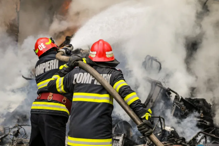  Un copil și-a riscat viața în încercarea de a-și salva bunicii din incendiu. Băiatul se află acum în spital 