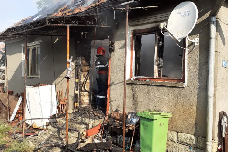 Cluj: Un bărbat a suferit arsuri grave în urma unui incendiu izbucnit în Cornești - FOTO