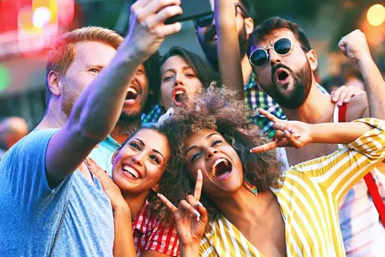 Din 1 august, se pot organiza festivaluri cu 75.000 de participanți   