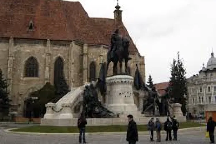 Statuia lui Matei Corvin, vandalizata. Politia l-a prins pe curajos 