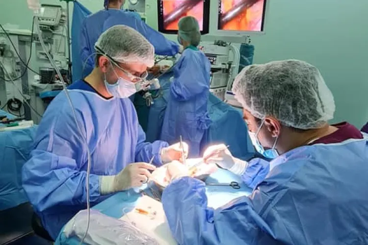 Medicii clujeni au transplantat un rinichi de la mamă la fiică - FOTO