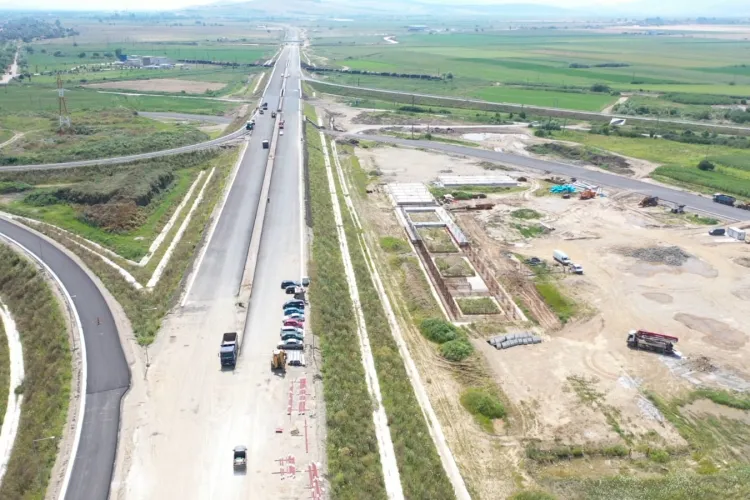 90% din lucrările lotului 2 de pe A10 Sebeș - Turda sunt finalizate. Drulă: „Se așterne ultimul strat de asfalt pe Lotul 2”